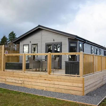 Hollicarrs - Bumblebee Lodge *