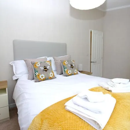 Hollicarrs - Bumblebee Lodge York